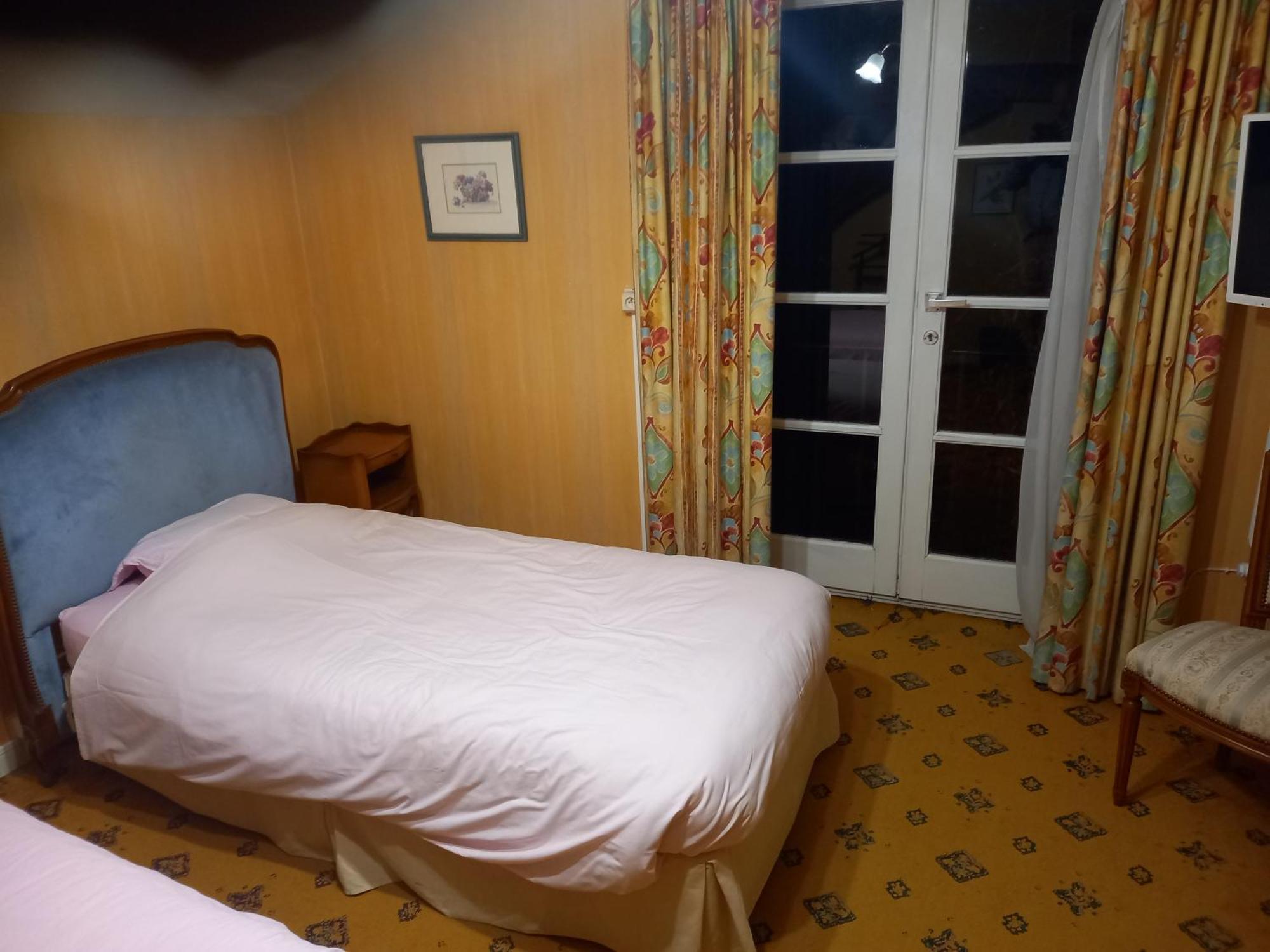 Hotel Tromcourt Couvin Esterno foto
